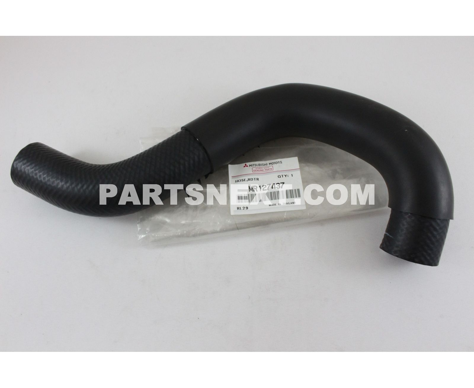 Mitsubishi MR127437 HOSE RADIATOR LWR