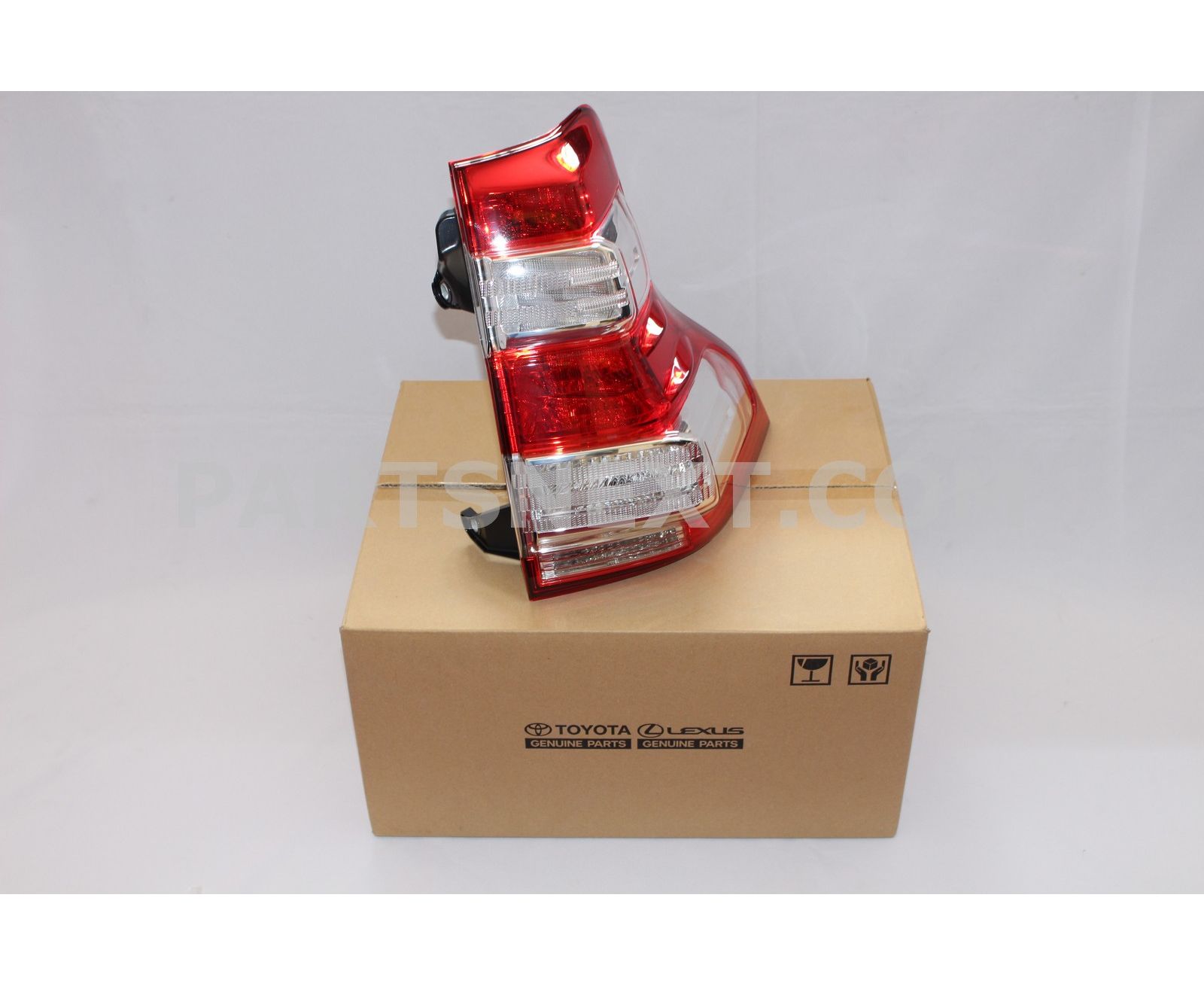 Toyota :: 81551-60B51 LENS & BODY RR