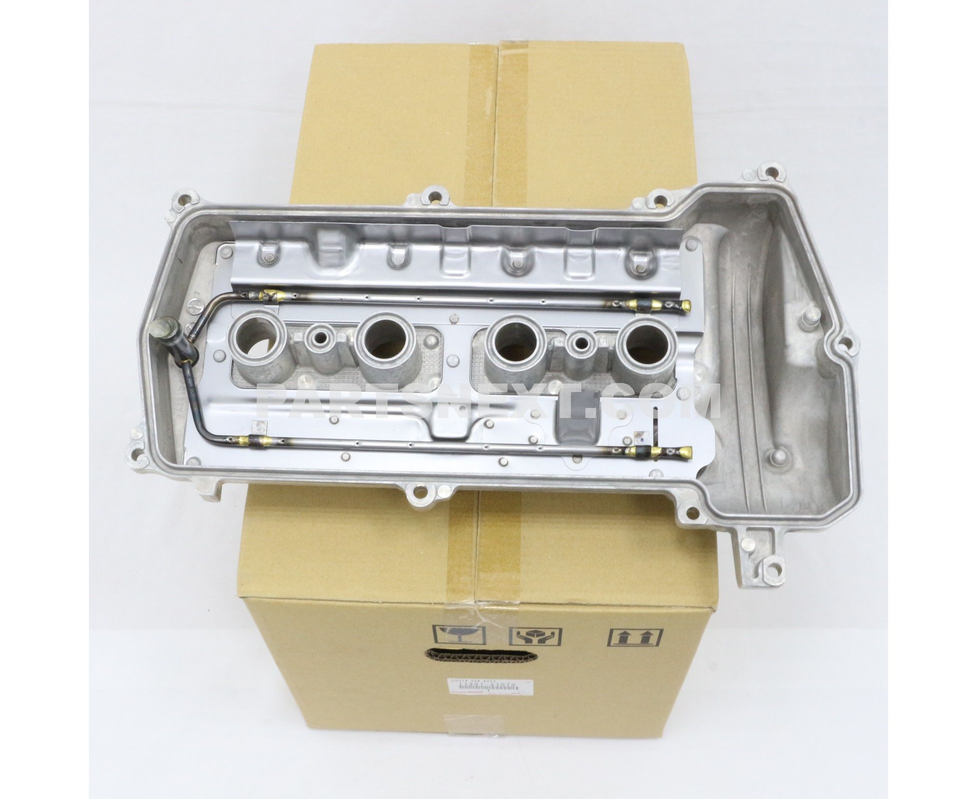 Toyota :: 11201-21070 COVER SUB-ASSY, CYLINDER HEAD